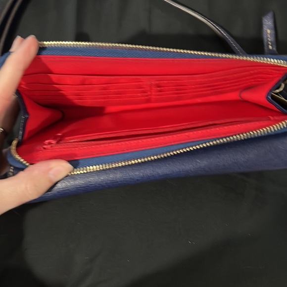 Dooney & Bourke cross body pocket book - Picture 5 of 5